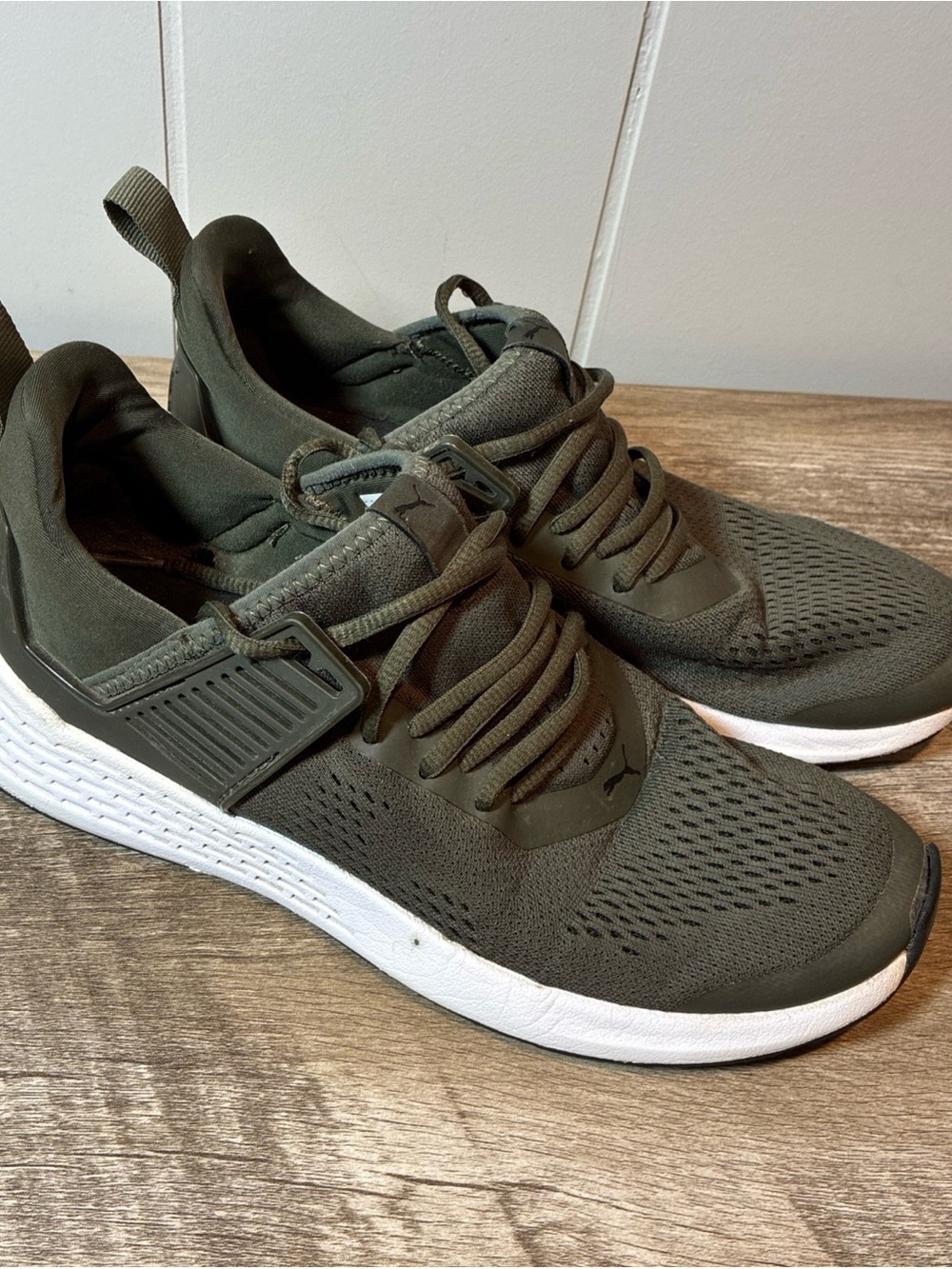 Puma Insurge Eng Mesh Sneakers Men’s 8.5 Olive Green White Midsole Athleisure